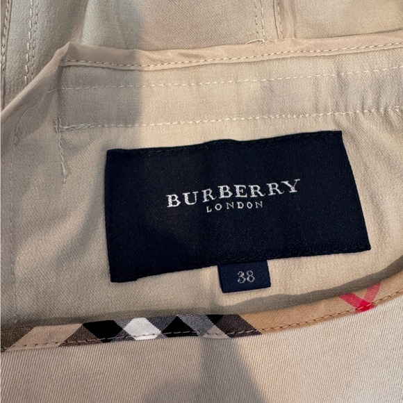 NWT Burberry jacket - 38 - Picture 4 of 12